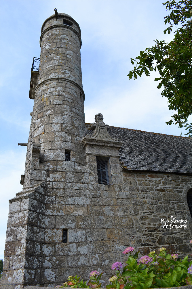 détail architectural de la chapelle Saint Herbot à Ploulec'h, Bretagne