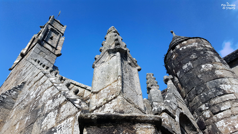clochetons ouvragés de l'église Saint Ivy à Lannion